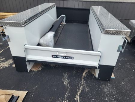 New 2026 CM Truck Beds 98/78VVWWMLG2M