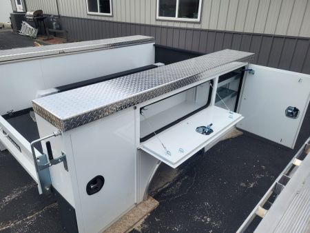 New 2026 CM Truck Beds 98/78VVWWMLG2M
