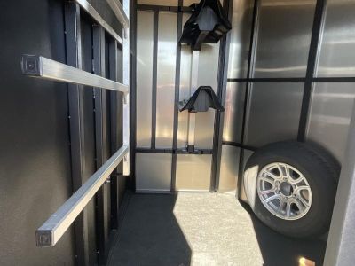New 2025 Logan Coach BULLSEYE2BPSTR BULLSEYE 2H BP STRAIGHT LOAD Horse Trailer