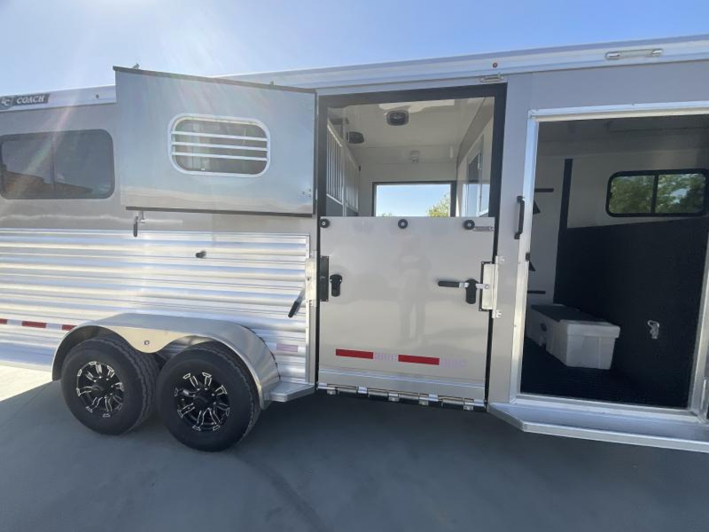 New 2025 Logan Coach RIOT2+1GN STR RIOT 2+1 GN STRAIGHT LOAD Horse Trailer Gooseneck