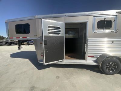 New 2025 Logan Coach RIOT2+1GN STR RIOT 2+1 GN STRAIGHT LOAD Horse Trailer Gooseneck