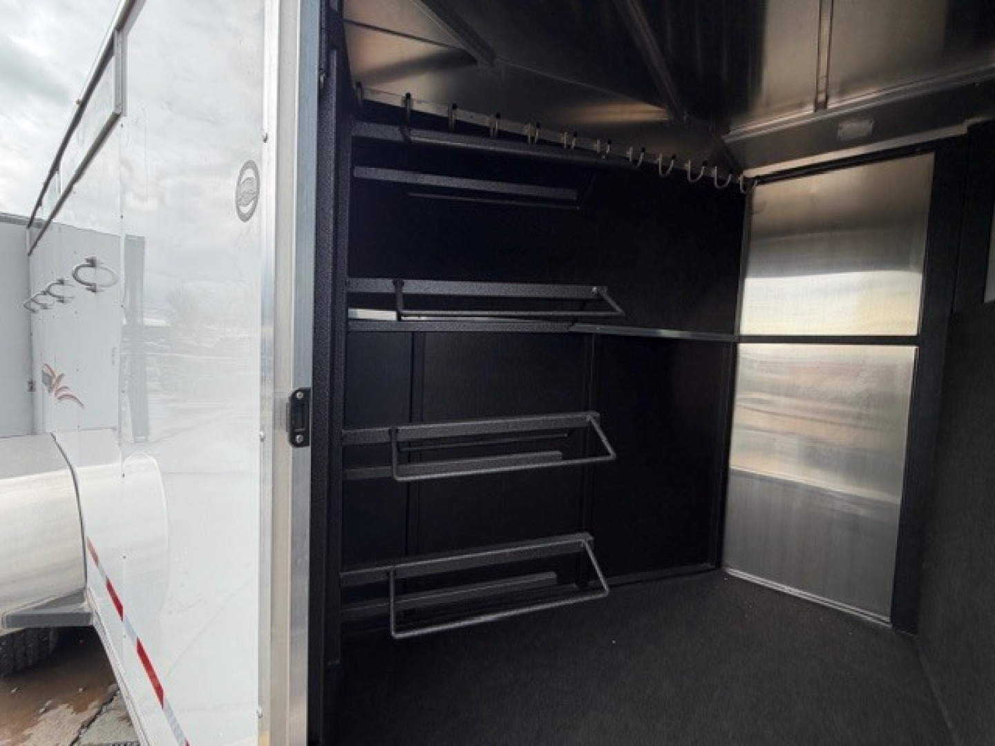 New 2026 Logan Coach CROSSFIRE4GN CROSSFIRE 4 HORSE Gooseneck Horse Trailer