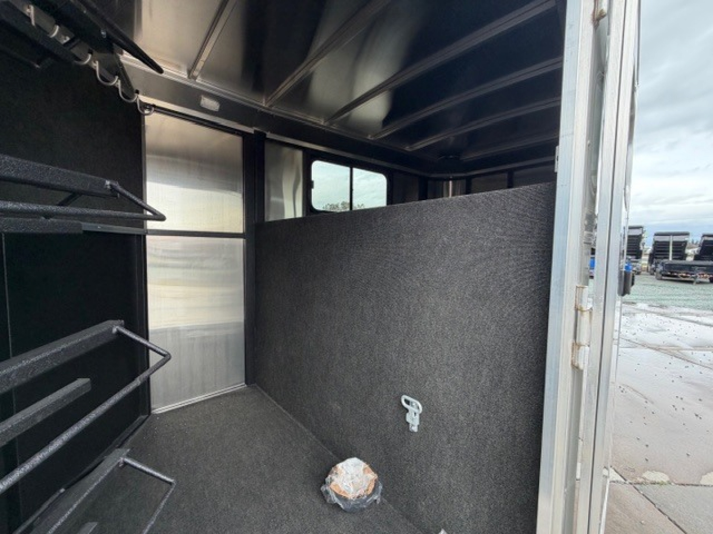 New 2026 Logan Coach CROSSFIRE4GN CROSSFIRE 4 HORSE Gooseneck Horse Trailer