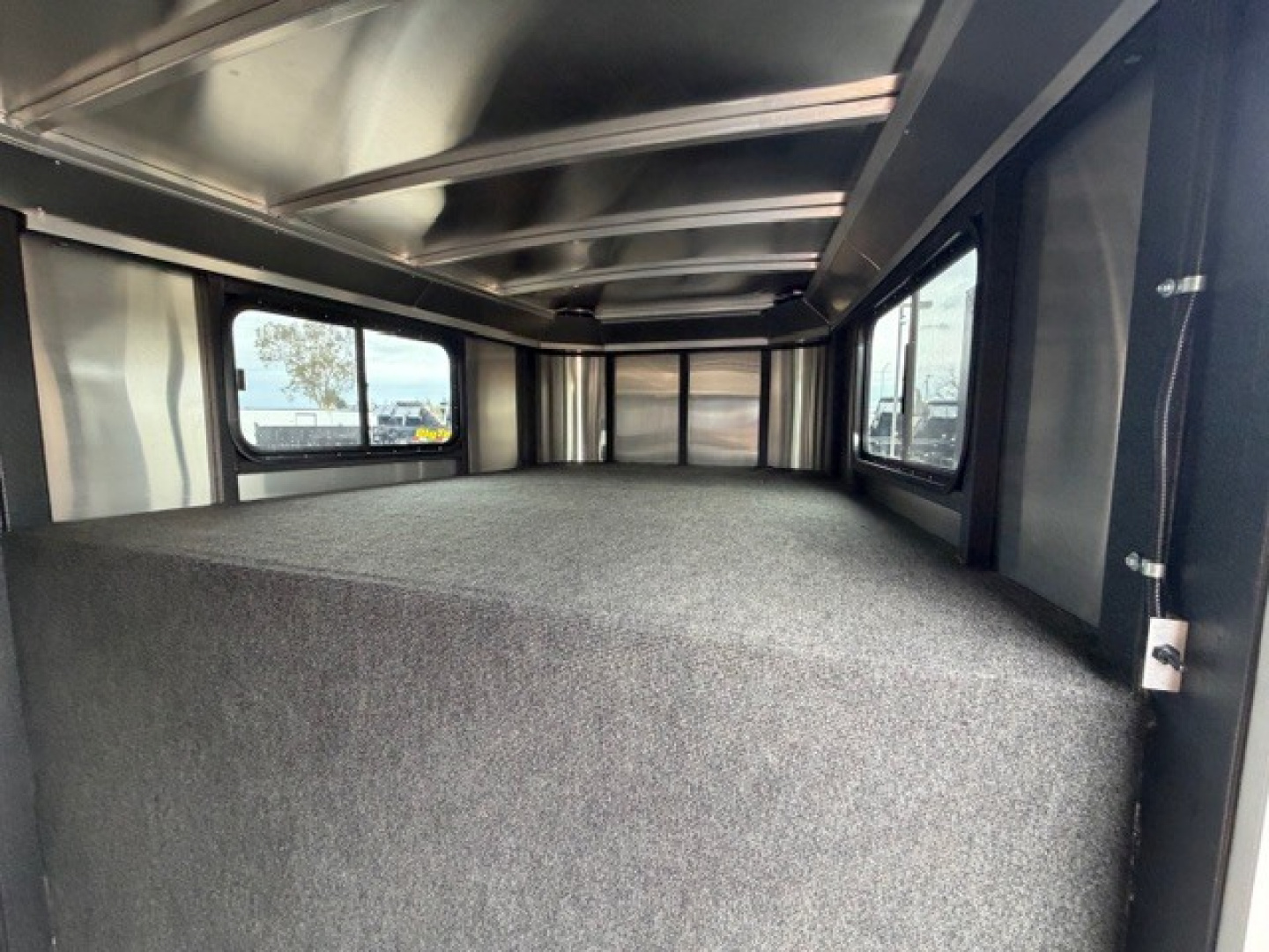 New 2026 Logan Coach CROSSFIRE4GN CROSSFIRE 4 HORSE Gooseneck Horse Trailer