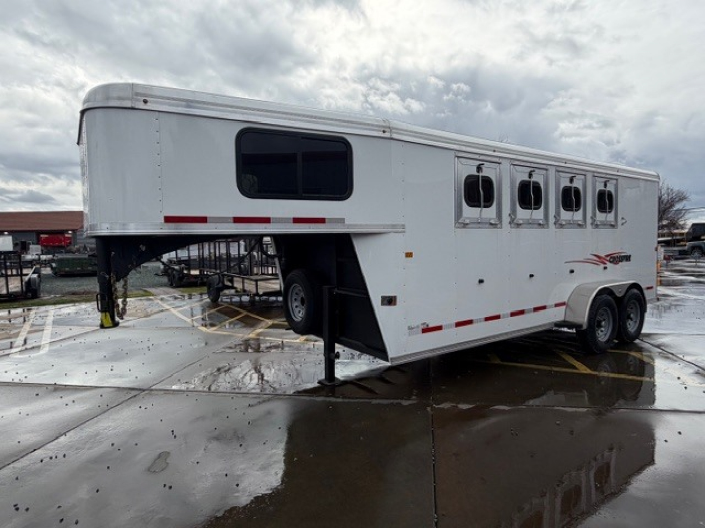 New 2026 Logan Coach CROSSFIRE4GN CROSSFIRE 4 HORSE Gooseneck Horse Trailer