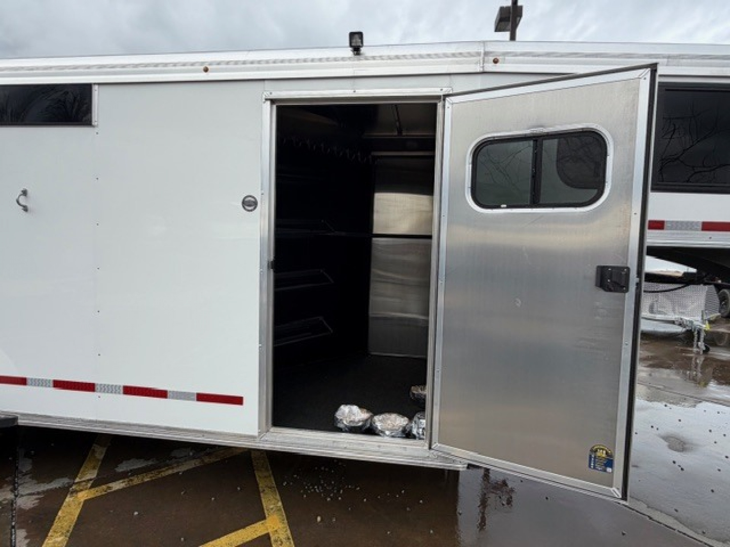 New 2026 Logan Coach CROSSFIRE4GN CROSSFIRE 4 HORSE Gooseneck Horse Trailer