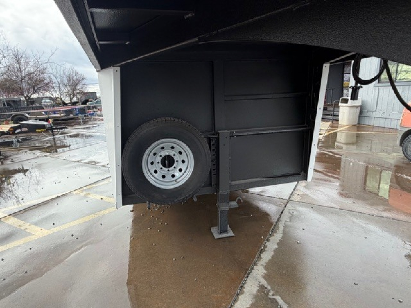 New 2026 Logan Coach CROSSFIRE4GN CROSSFIRE 4 HORSE Gooseneck Horse Trailer