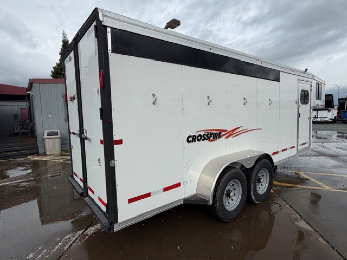 New 2026 Logan Coach CROSSFIRE4GN CROSSFIRE 4 HORSE Gooseneck Horse Trailer