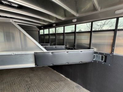 New 2026 Logan Coach CROSSFIRE4GN CROSSFIRE 4 HORSE Gooseneck Horse Trailer