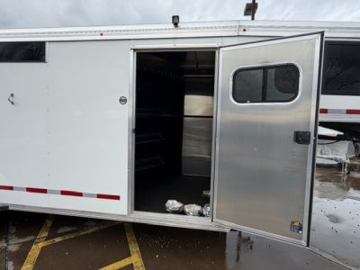 New 2026 Logan Coach CROSSFIRE4GN CROSSFIRE 4 HORSE Gooseneck Horse Trailer