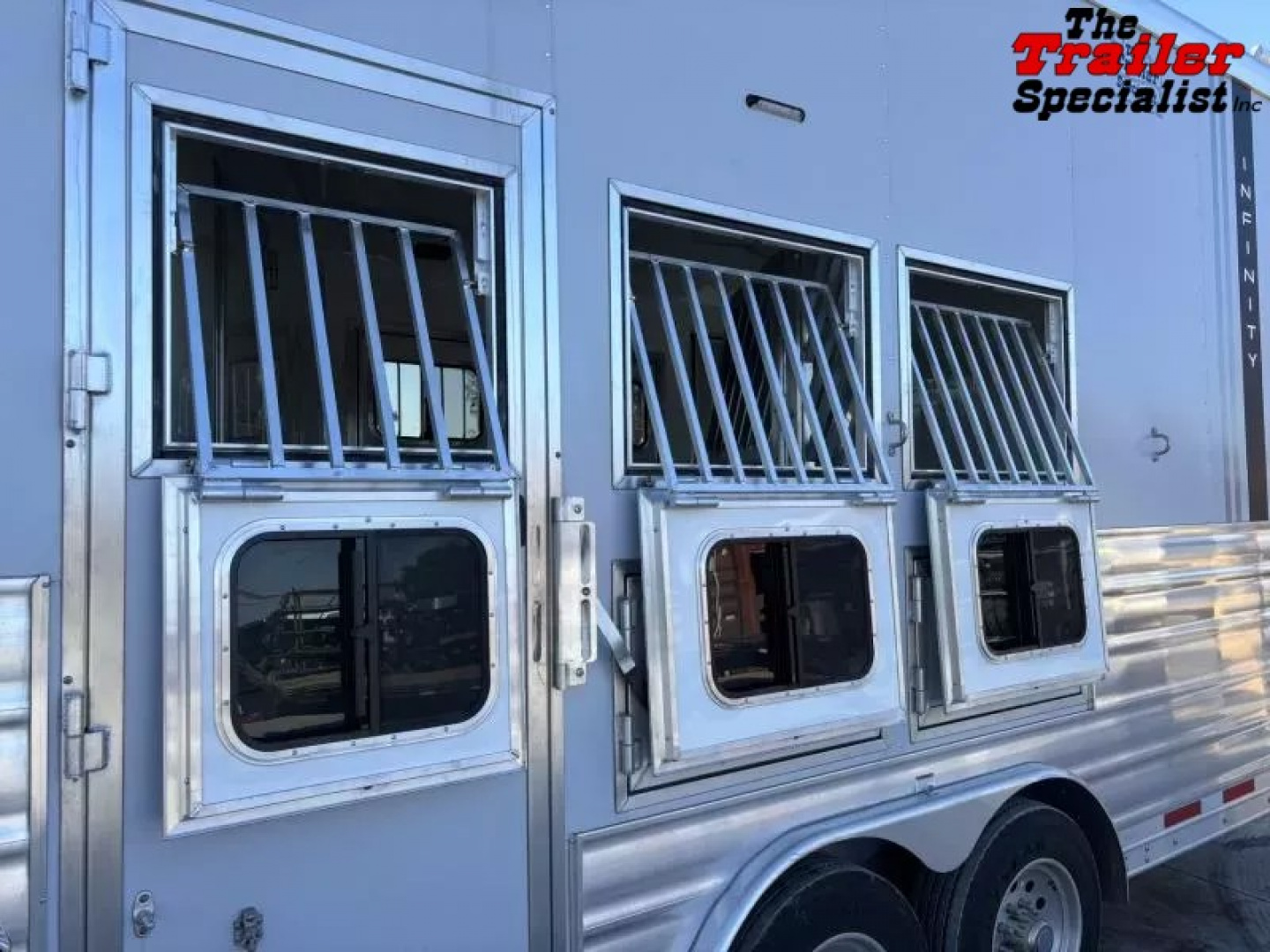 New 2026 Lakota IN8315FKP INFINITY 15FT LQ GN 3H SLANT Horse Trailer