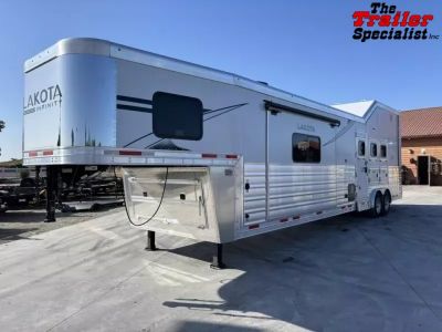 New 2026 Lakota IN8315FKP INFINITY 15FT LQ GN 3H SLANT Horse Trailer