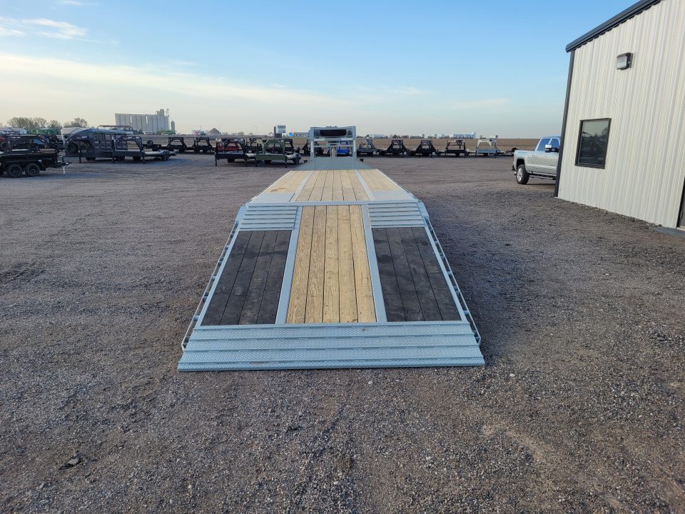 New 2026 Buckshot 102"X36' Gooseneck Hydraulic Dovetail Trailer