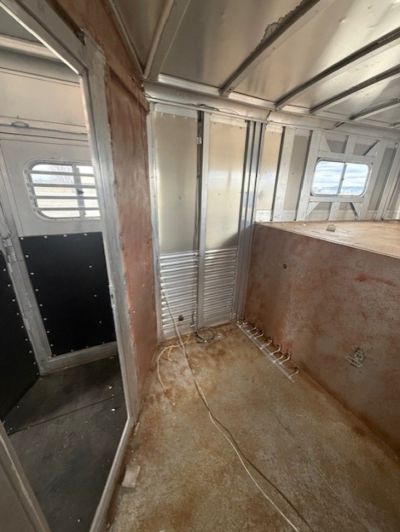 Used 2005 Platinum 4H Horse Trailer