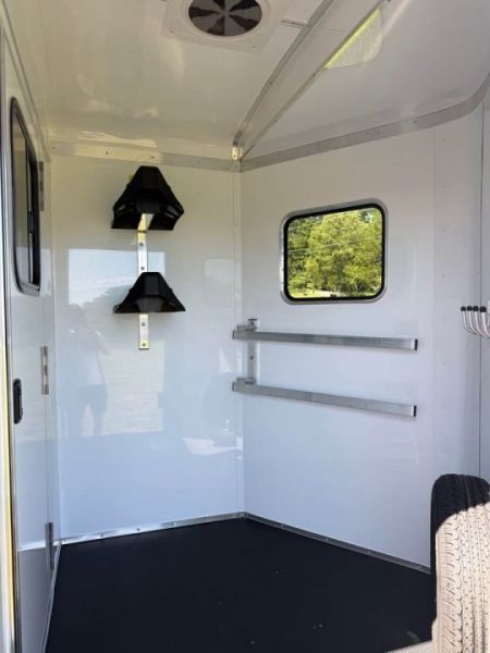New 2027 Homesteader Trailer 214FB Horse Trailer