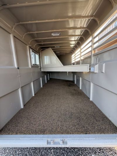 Used 2025 Chute Help Horse Trailer