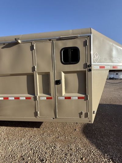 Used 2025 Chute Help Horse Trailer
