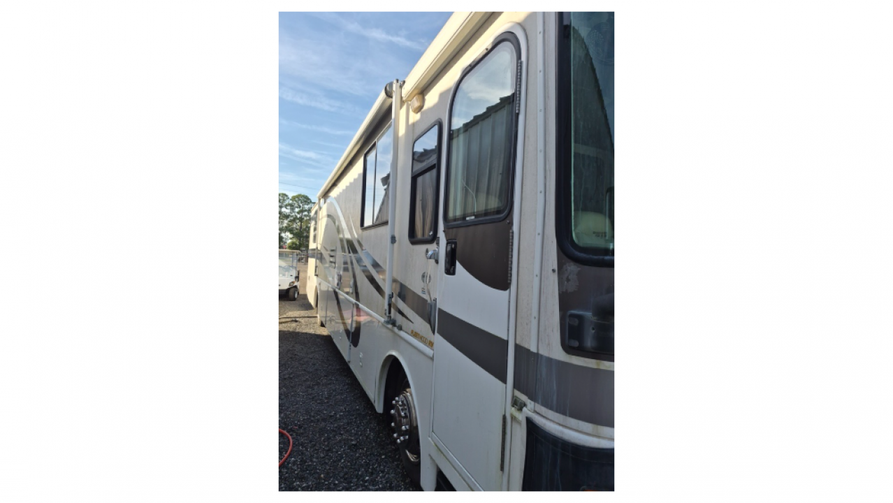 Used 2001 Fleetwood Discovery 37U Class a diesel pusher motorhome | freightliner chassis | cat 330hp