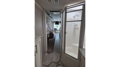 Used 2001 Fleetwood Discovery 37U Class a diesel pusher motorhome | freightliner chassis | cat 330hp