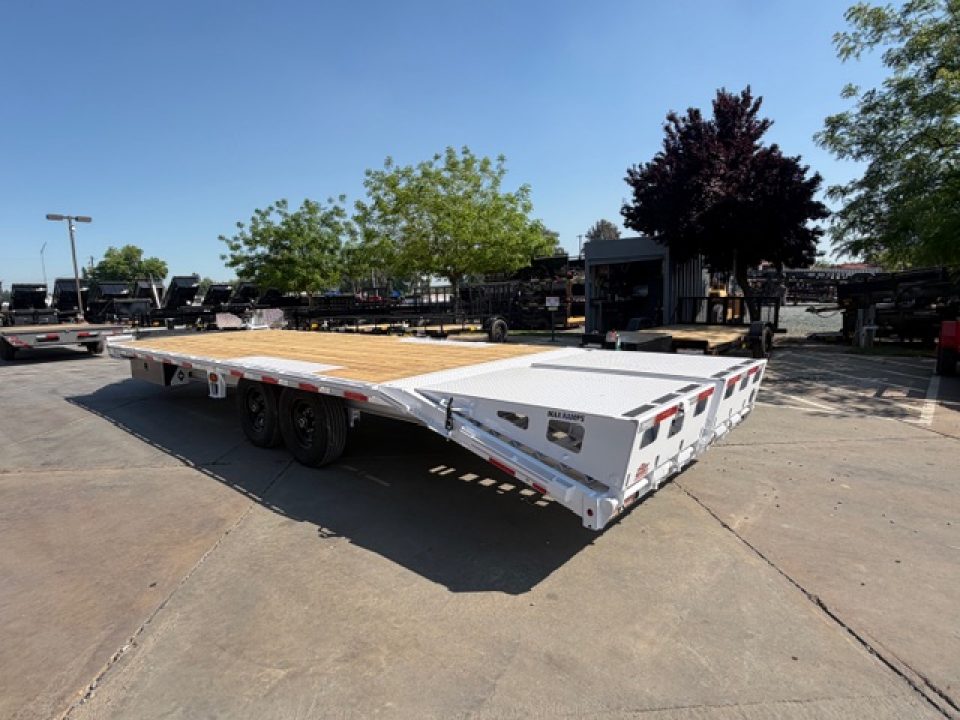 New 2026 Diamond C Trailers DEC207L26X102 8.5FT X 26FT 15.K GVW Equipment Trailer