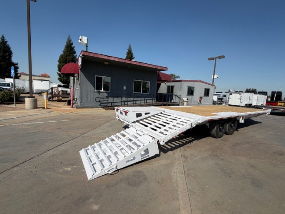 New 2026 Diamond C Trailers DEC207L26X102 8.5FT X 26FT 15.K GVW Equipment Trailer