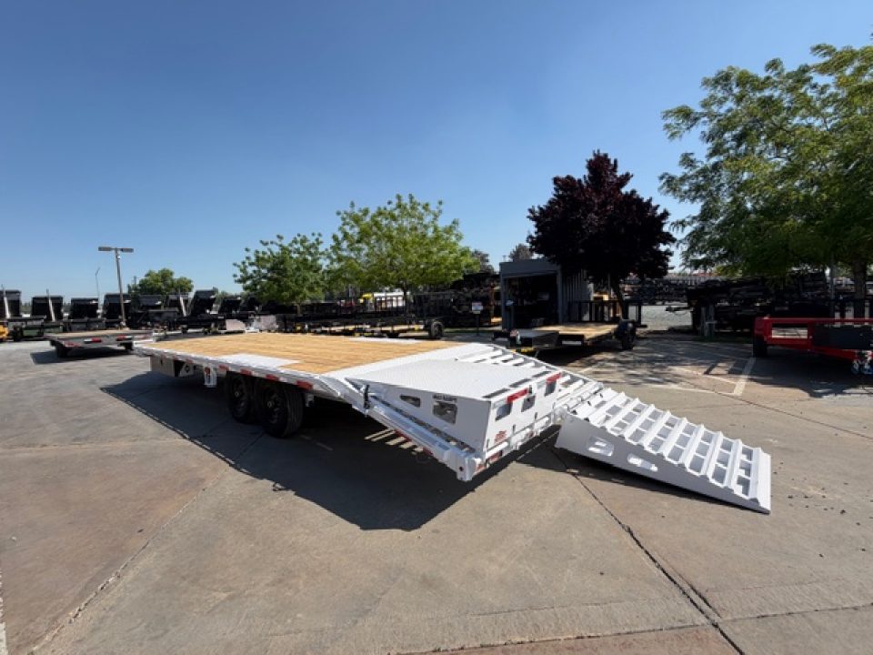 New 2026 Diamond C Trailers DEC207L26X102 8.5FT X 26FT 15.K GVW Equipment Trailer