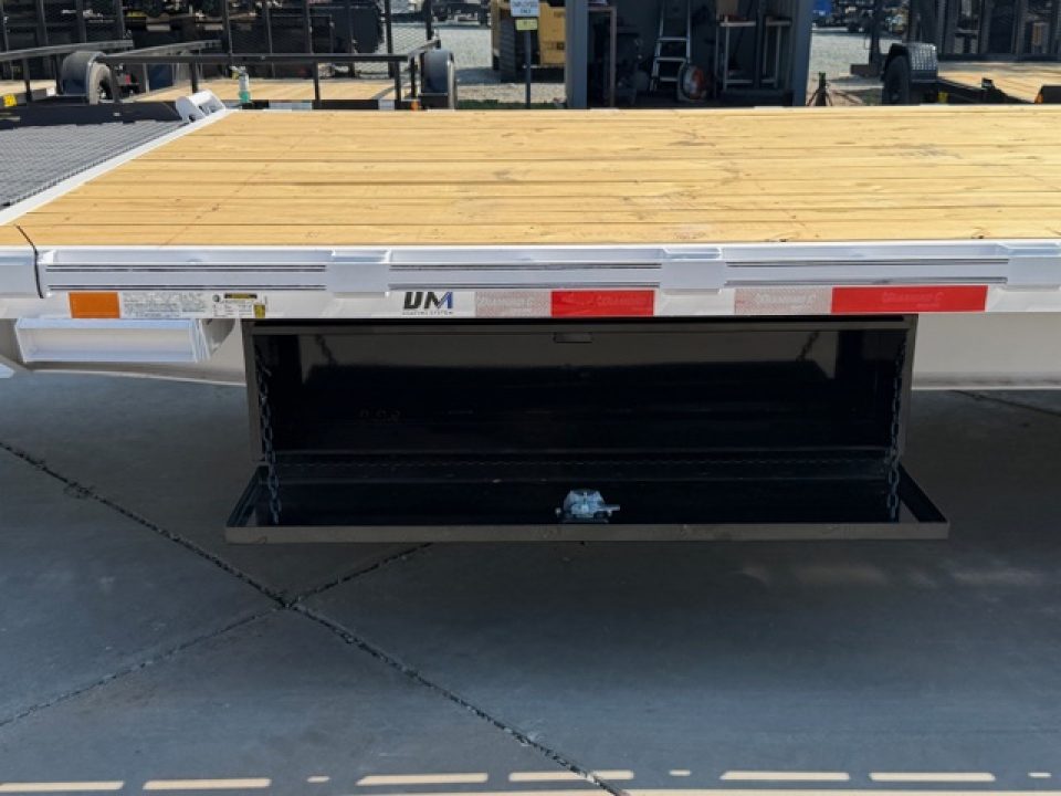 New 2026 Diamond C Trailers DEC207L26X102 8.5FT X 26FT 15.K GVW Equipment Trailer