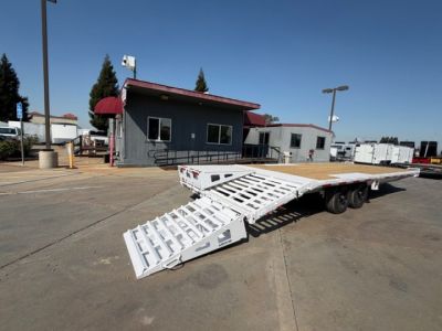New 2026 Diamond C Trailers DEC207L26X102 8.5FT X 26FT 15.K GVW Equipment Trailer