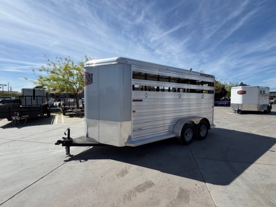 New 2026 Logan Coach BULLSEYE3BP Stock / Stock Combo Trailer