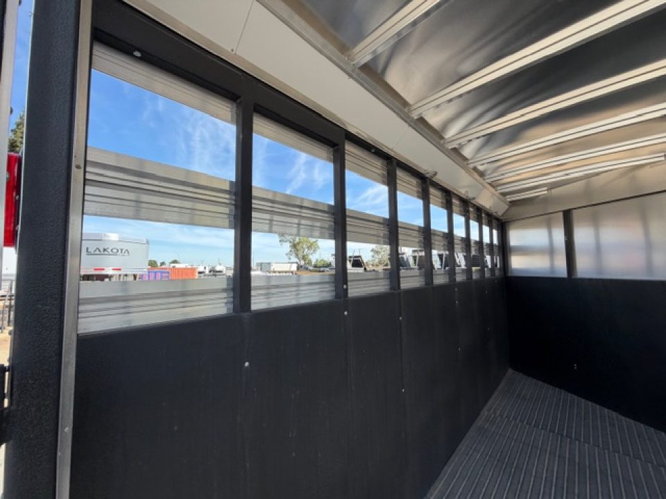 New 2026 Logan Coach BULLSEYE3BP Stock / Stock Combo Trailer