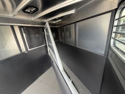 New 2026 Logan Coach BULLSEYE2BP BULLSEYE 2H BP Horse Trailer