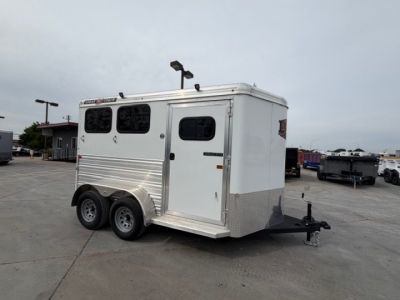 New 2026 Logan Coach BULLSEYE2BP BULLSEYE 2H BP Horse Trailer