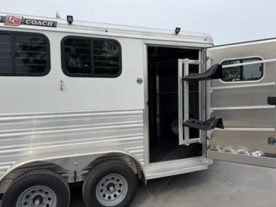 New 2026 Logan Coach BULLSEYE2BP BULLSEYE 2H BP Horse Trailer
