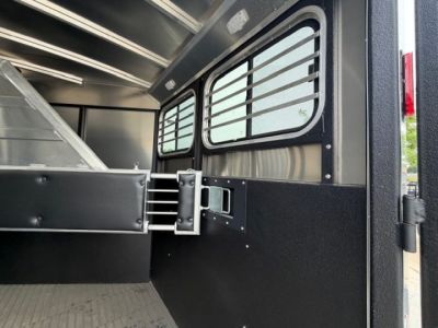New 2026 Logan Coach BULLSEYE2BP BULLSEYE 2H BP Horse Trailer