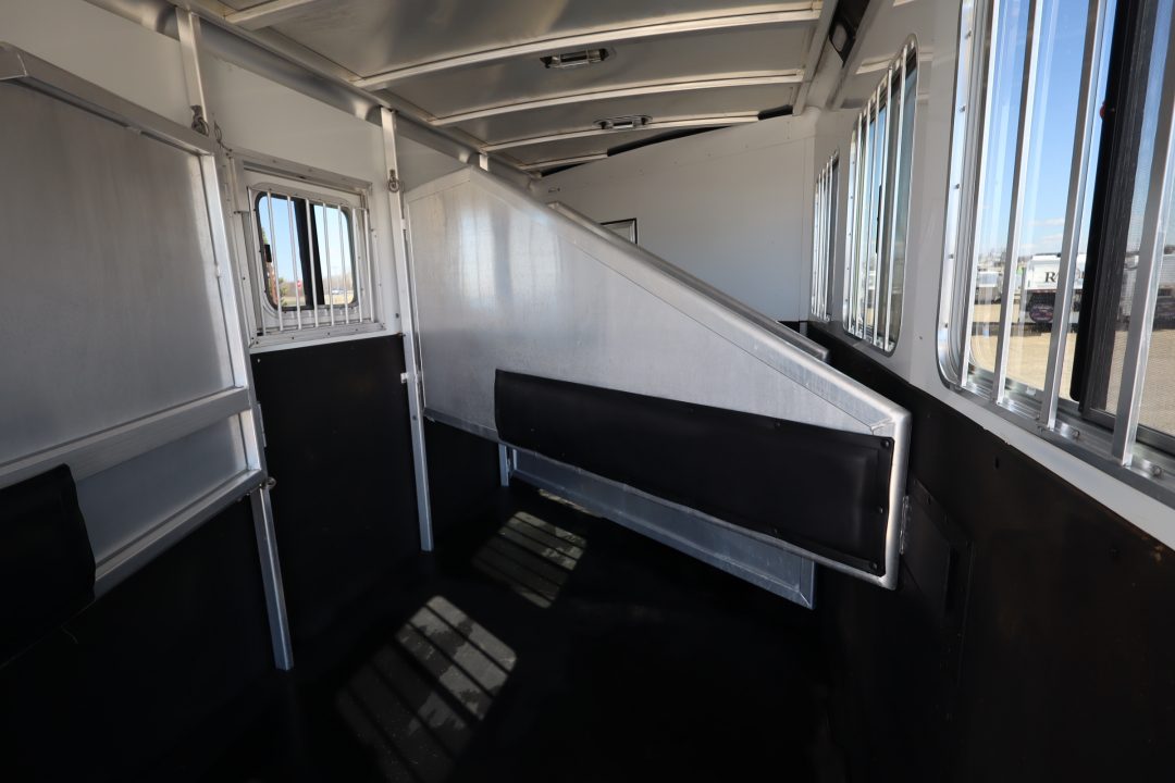 Used 2017 Exiss Trailers 4 Horse LQ Trailer