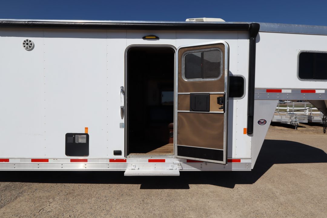 Used 2017 Exiss Trailers 4 Horse LQ Trailer