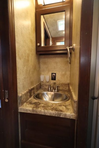 Used 2017 Exiss Trailers 4 Horse LQ Trailer