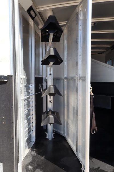 Used 2017 Exiss Trailers 4 Horse LQ Trailer