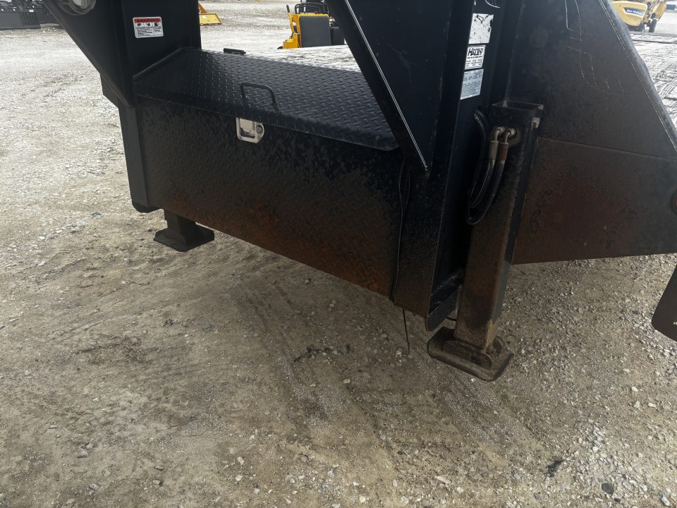 Used 2013 PJ Trailers 30’ GN