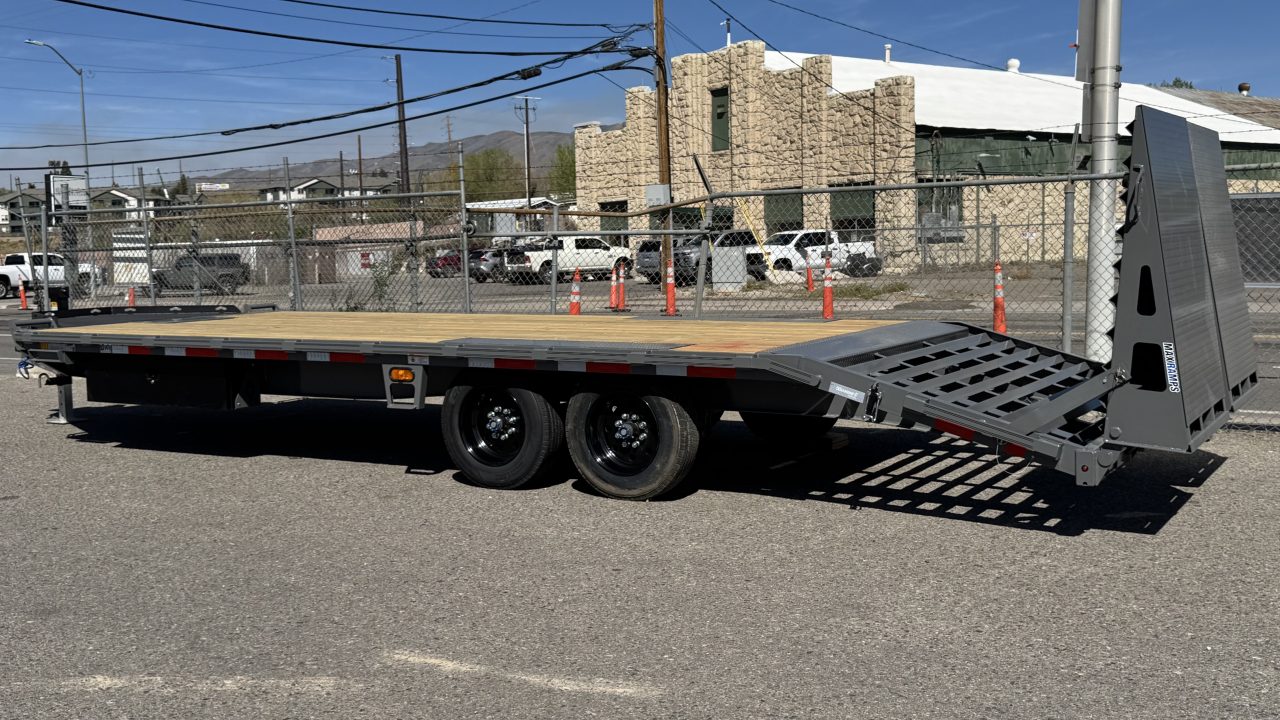 New 2026 Diamond C DEC 24' Max Ramps - 18K Deckover Equipment Trailer