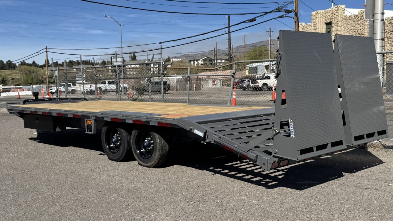 New 2026 Diamond C DEC 24' Max Ramps - 18K Deckover Equipment Trailer