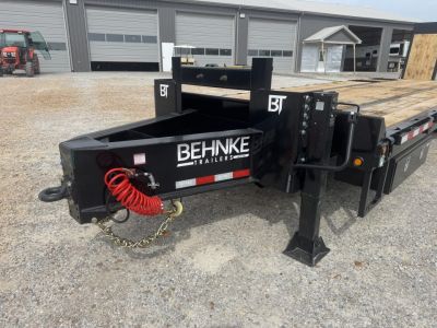 New 2026 Behnke 102"x31' 20 TON Pintle Hitch Tag Trailer *AIR RAMPS*