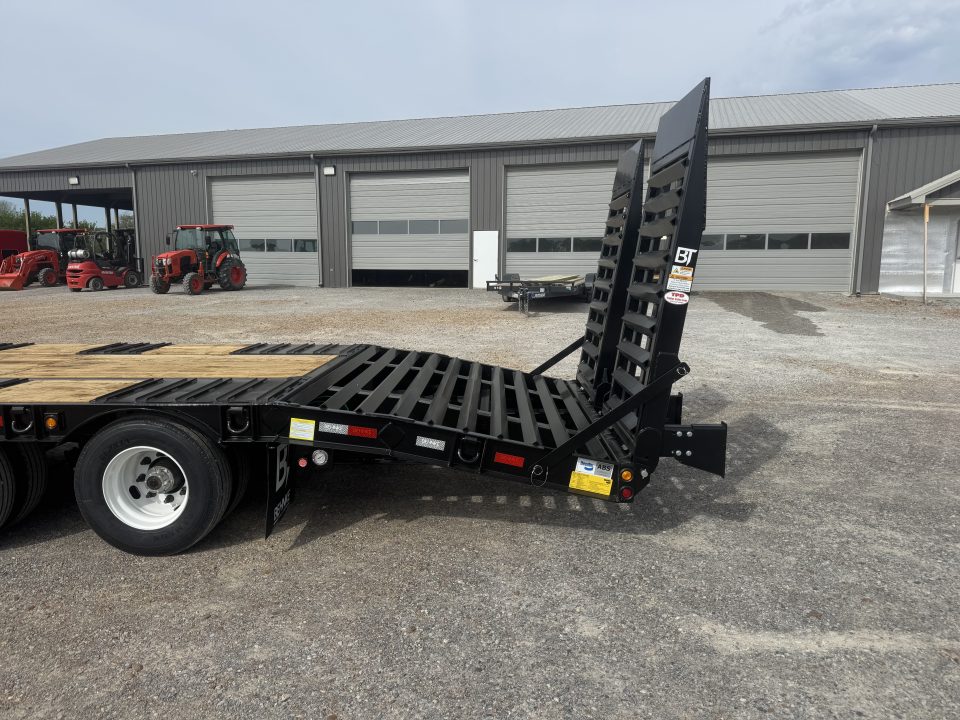 New 2026 Behnke 102"x33' 25 TON Pintle Hitch Trailer *AIR RAMPS*