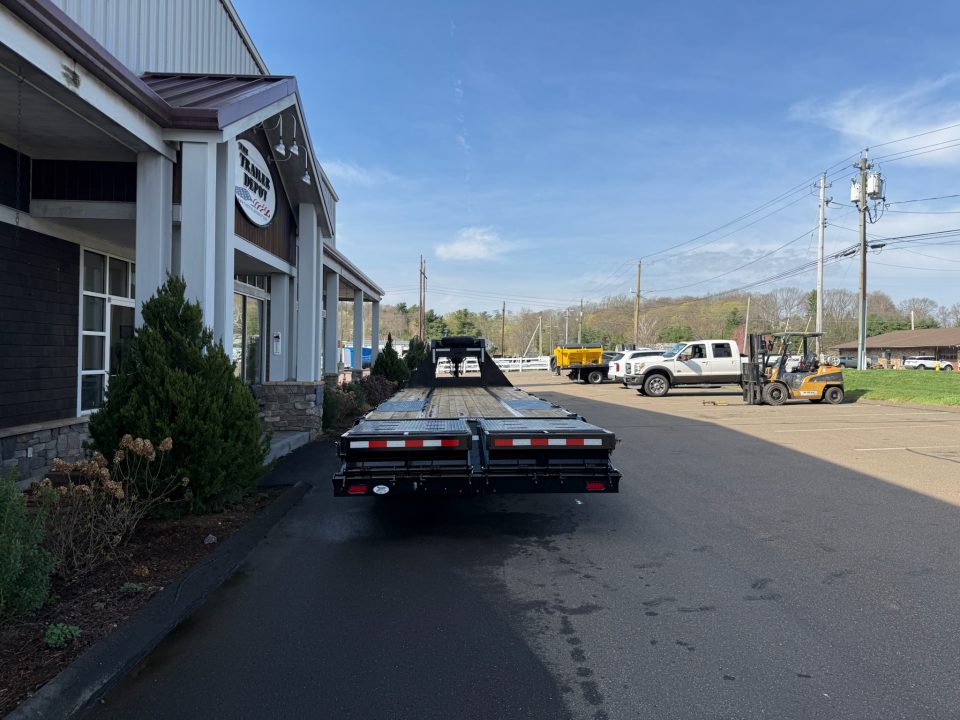 New Sure-Trac 8'6" x 30' Heavy Duty Low Profile Deckover Gooseneck Trailer 25.9K