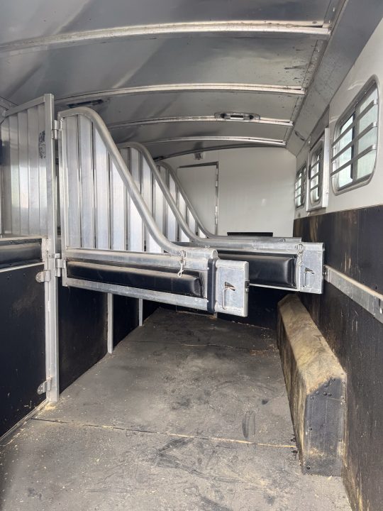 2007 5×12 Horse Livestock Trailer photo 4