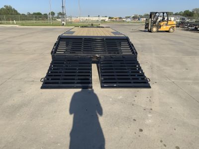 New 2026 Diamond C DEC 208 Deckover Trailer