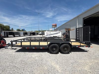 New Lamar Utility 83x20 10k W/ HD Spring Assisted Gate W/ Ramp Legs