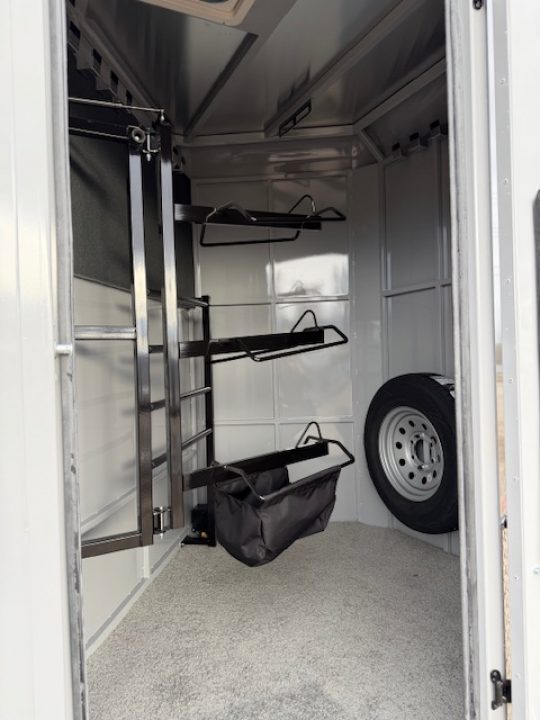 New 2026 Trails West Adventure 3 Horse