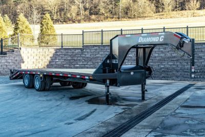 New Diamond C 25' FMAX210 Gooseneck w/Max Ramps
