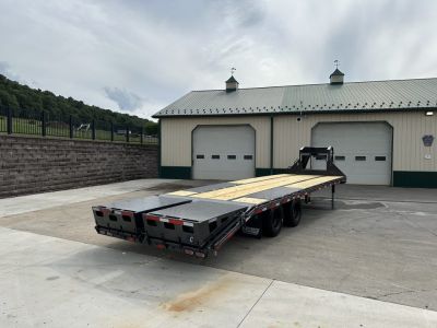 New Diamond C 30' FMAX210 Gooseneck w/Max Ramps